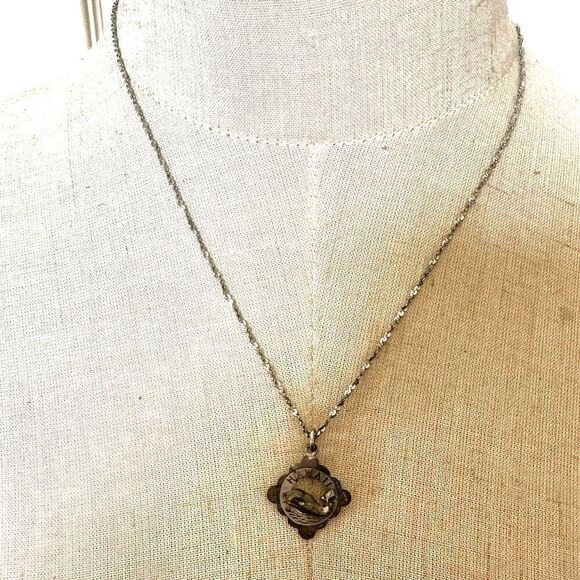 Crea Ster Hawaii whale pendant Monet  necklace - Picture 12 of 12